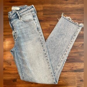 Hidden straight leg ankle jeans w/frayed bottom, size 25 waist, 28” inseam